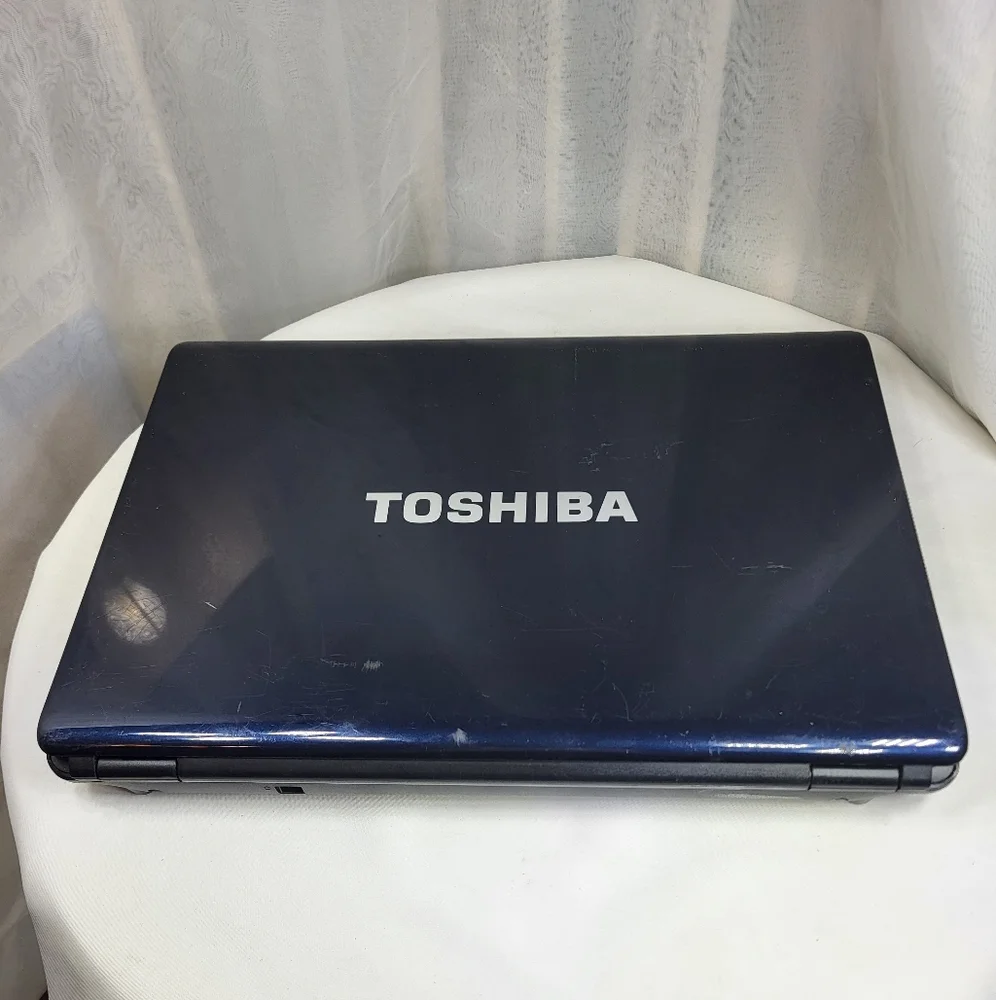Parts Only or Repair. Toshiba Satellite L3550-S7901 Laptop
